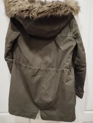 Parka Pimkie verde militar con pelo