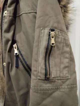 Parka Pimkie verde militar con pelo