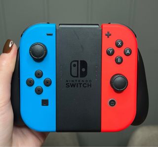 Nintendo Switch + Tarjeta SanDisk MicroSD 256GB