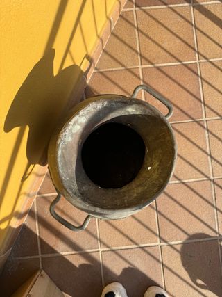 Olla de cobre antigua con asas