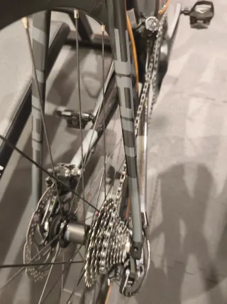 Bicicleta carretera Cube Attain GTC SL Disc