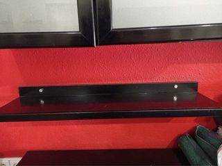 Estantería negra de madera