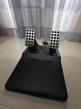 Volante e Pedali da Gaming per PC e PlayStation