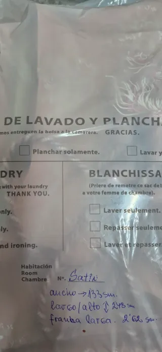 Cortinas decorativas rosas y blancas