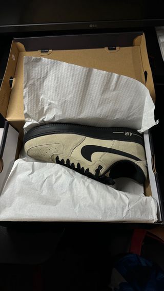 NIKE AIR FORCE 1 '07 LV8