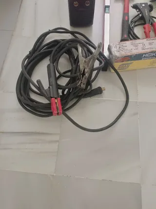 Herramientas: Nivel, Martillo, Remachadora, Amolad