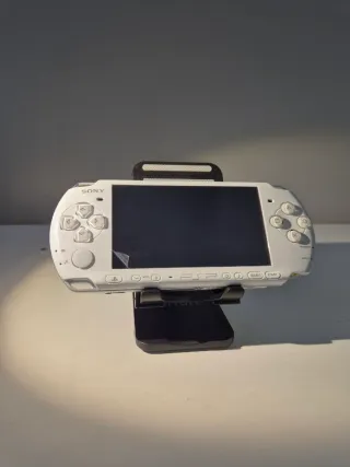 PSP 3000 Blanca Reacondicionada | 64GB | Bateria