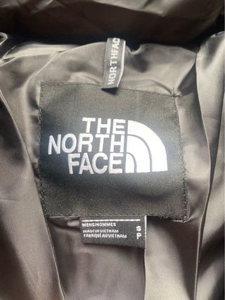 Chaqueta The North Face 700 Negra con etiquetas