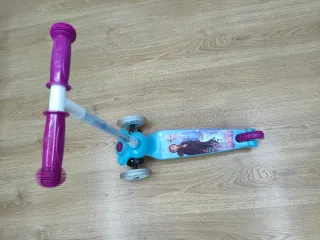 Patinete Frozen II Twist & Roll 3+