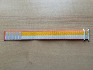 Apple Watch 45mm. Maize/White Sport Loop