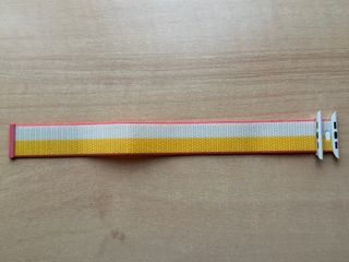 Apple Watch 45mm. Maize/White Sport Loop