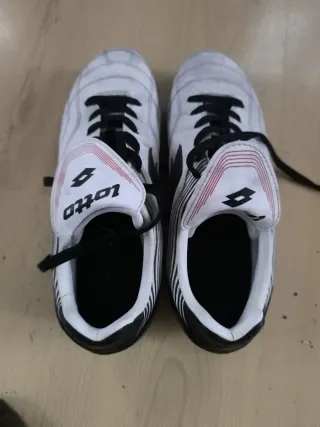 Botas de fútbol Lotto blancas talla 43