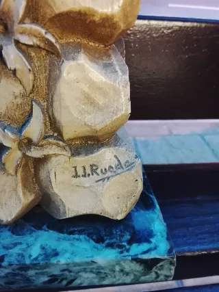 Reloj antiguo con escultura (Funcional)