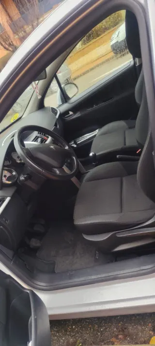 Peugeot 207 2011