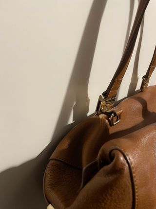 Bolso de piel marrón