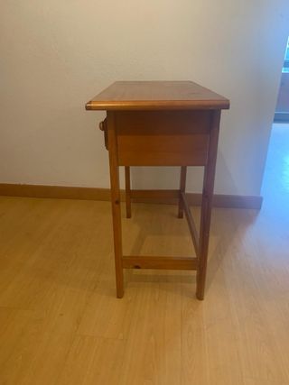 Mesa auxiliar de madera