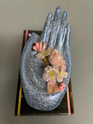 Peça Decorativa Vintage Mão com Flores