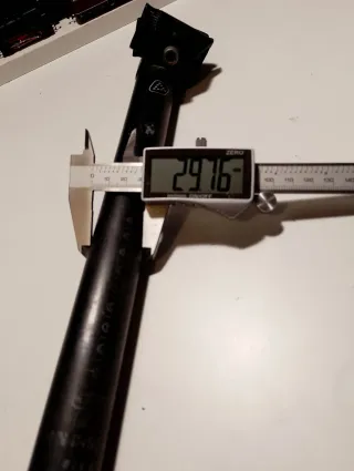 Tija de sillín negra