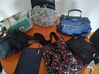 Lote de bolsos variados, todos 25€