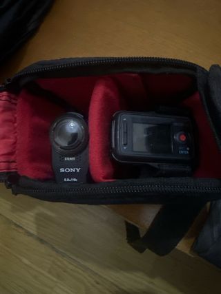 Cámara de acción Sony + bolso de camara.