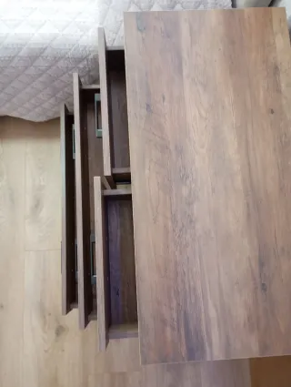 Cómoda de madera estilo industrial