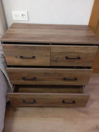 Cómoda de madera estilo industrial