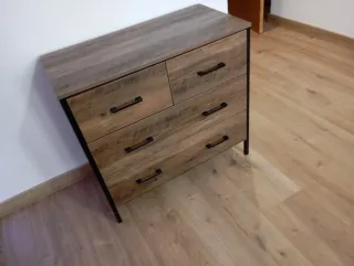 Cómoda de madera estilo industrial