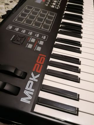 Teclado MIDI Akai MPK261 + funda Rockbag