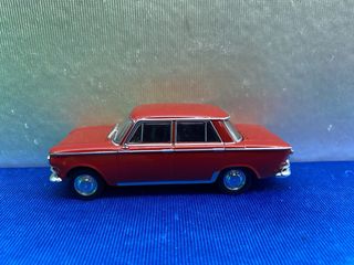 COCHE DE MINIATURA FIAT 1500 ESCALA 1:43