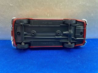 COCHE DE MINIATURA FIAT 1500 ESCALA 1:43