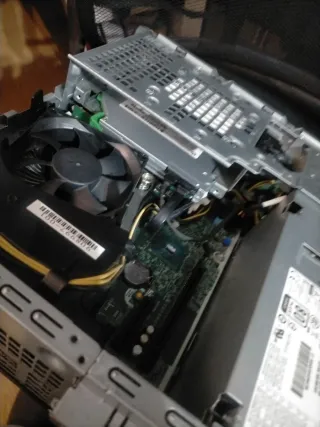 Ordenador HP ProDesk 400 G4 SFF.