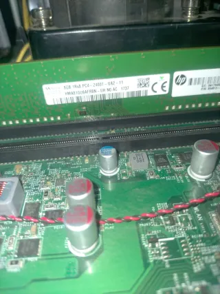 Ordenador HP ProDesk 400 G4 SFF.