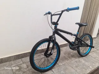 Bicicleta BMX Megamo