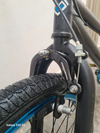 Bicicleta BMX Megamo