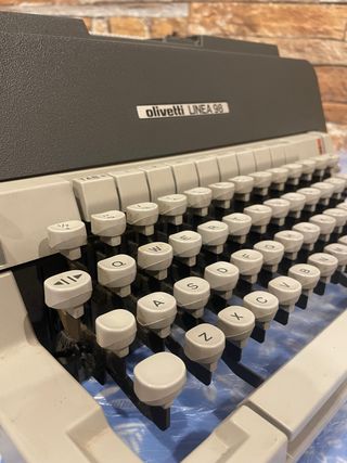 Máquina de escribir Olivetti Linea 98