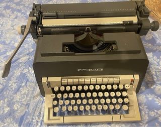 Máquina de escribir Olivetti Linea 98