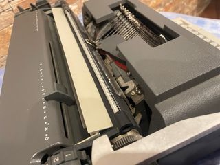 Máquina de escribir Olivetti Linea 98