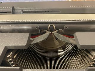 Máquina de escribir Olivetti Linea 98