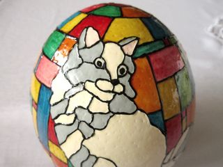 Uovo di struzzo decorato gatto. Altezza 14,5cm