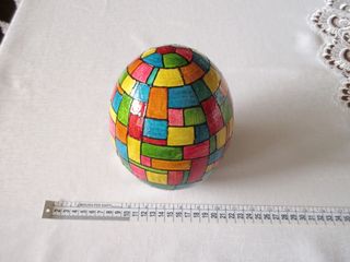 Uovo di struzzo decorato gatto. Altezza 14,5cm