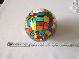 Uovo di struzzo decorato gatto. Altezza 14,5cm