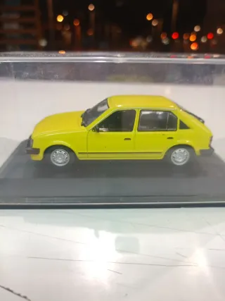 maqueta de coche a escala del Opel Kadett de 1983