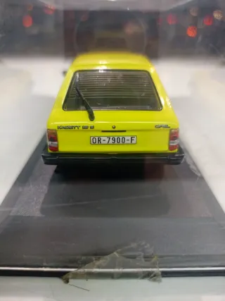 maqueta de coche a escala del Opel Kadett de 1983