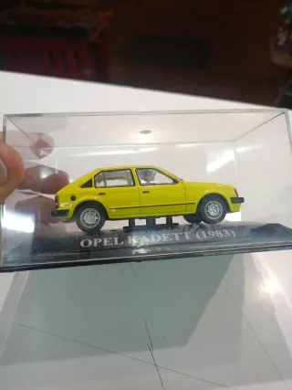 maqueta de coche a escala del Opel Kadett de 1983