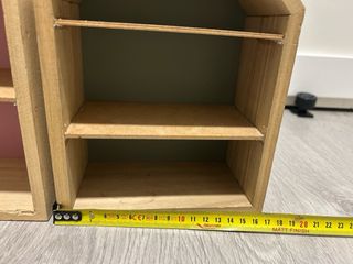 Estanterías decorativas forma casa madera