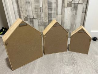 Estanterías decorativas forma casa madera