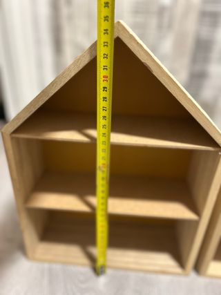 Estanterías decorativas forma casa madera