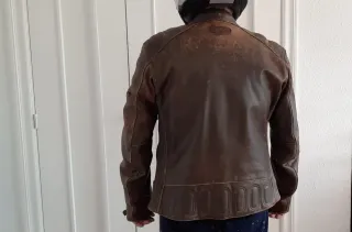 Chaqueta de moto de cuero marrón