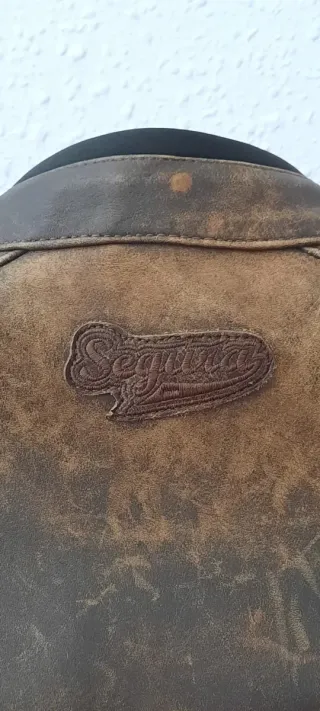 Chaqueta de moto de cuero marrón