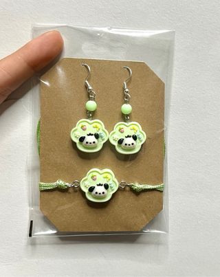 Set de Pendientes y Pulsera Pochacco Sanrio